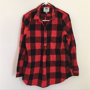 Old Navy buffalo check maternity pullover blouse